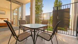 Outdoor dining - Near Olympic Park 3B | Courtyard 2 Baths + Parking (Lidcombe)
