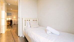 Iron/ironing board, free WiFi, bed sheets - Near Olympic Park 3B | Courtyard 2 Baths + Parking (Lidcombe)