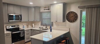 Gorgeous 3-bedroom house with AC in charming Pendleton close to everything!