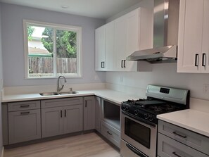 Private kitchen - Bright UCLA/Santa Monica 1B/1B Co-Living (Los Angeles)