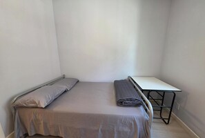 Iron/ironing board, WiFi, bed sheets - Bright UCLA/Santa Monica 1B/1B Co-Living (Los Angeles)