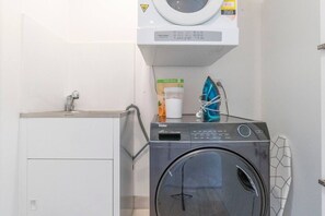 Interior - Leafy Retreat Spacious 2B Penthouse 1 Parking (Roseville)