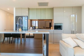 Interior - Leafy Retreat Spacious 2B Penthouse 1 Parking (Roseville)