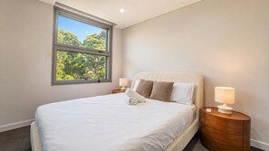 Iron/ironing board, free WiFi, bed sheets - Waterloo 2BR/2BA | Pool, Parking, Near Green Sq (Waterloo)