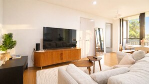 TV - Waterloo 2BR/2BA | Pool, Parking, Near Green Sq (Waterloo)