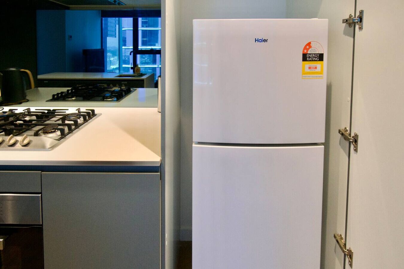 Refrigerador, microondas, horno y parrilla de estufa 