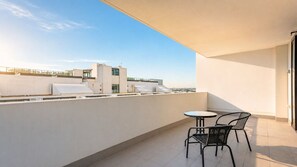 Terrace/patio - Mascot 2BR/2BA | Station, Shops + Free Parking (Mascot)