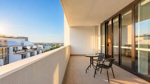 Property grounds - Mascot 2BR/2BA | Station, Shops + Free Parking (Mascot)