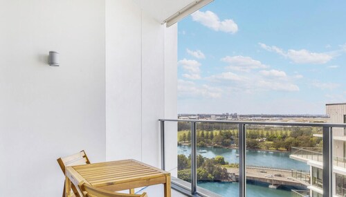 Wolli Creek 2BR | Station, Airport, Pool + Parking