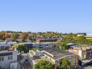 Miscellaneous - Central Kew Retreat Steps to CBD Transport Shops (Kew)