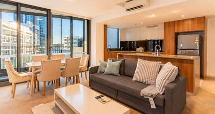Spacious 2BR/2BA | Balcony, Parking, Marina Sq
