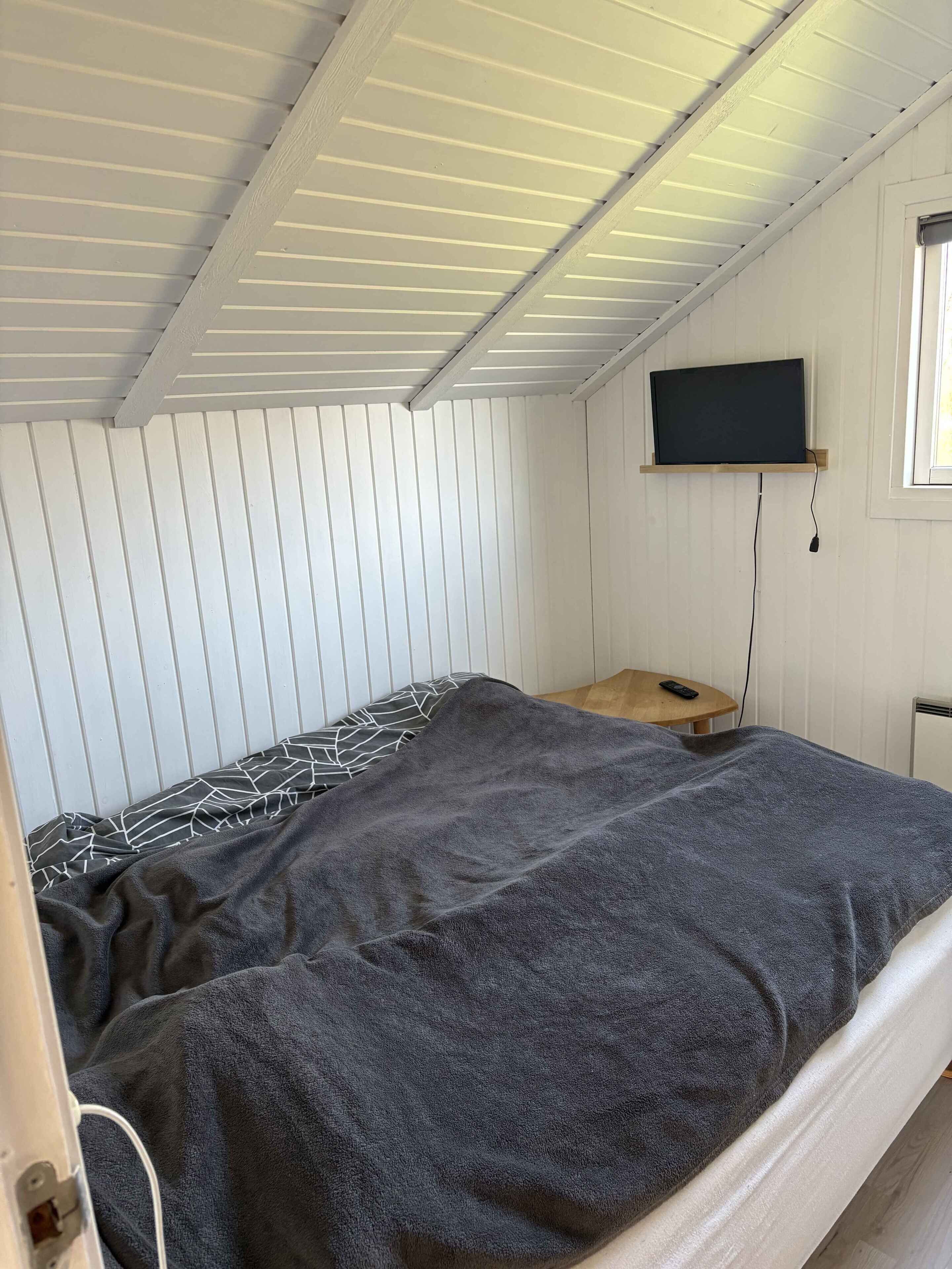 2 bedrooms, iron/ironing board, free WiFi