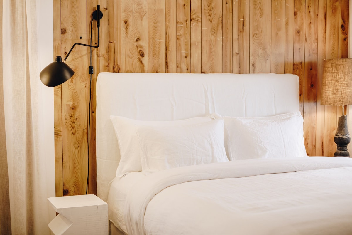 King Cabin 2 Berth (Adult Only) | Màn/rèm cản sáng, bàn ủi/dụng cụ ủi quần áo