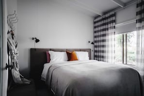 Cottage, quang cảnh vườn | Màn/rèm cản sáng, bàn ủi/dụng cụ ủi quần áo