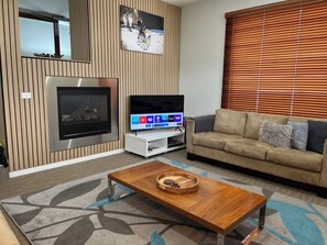 Smart TV - Blue Ice Chalet (Dinner Plain)