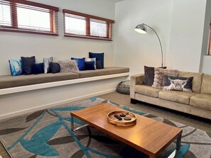 Smart TV - Blue Ice Chalet (Dinner Plain)