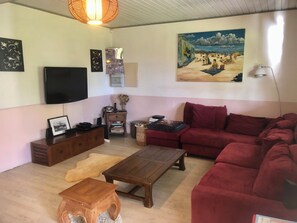 Living area - Beaumont Sainte Marie family home (Sainte-Marie)