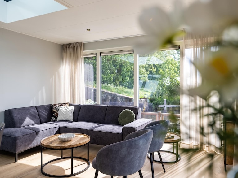 Chalet Moderne En Bois Sur L'eau Avec Sloop - Lemmer