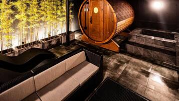 Suite, balcón, vistas al parque (TYPE E,With High Barrel Sauna) | Jardines del alojamiento