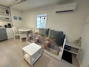 Perhestudio, patio, näköala pihalle | Silitysrauta/-lauta, ilmainen Wi-Fi