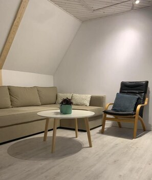 Huoneisto, patio, kaupunkinäköala | Oleskelualue