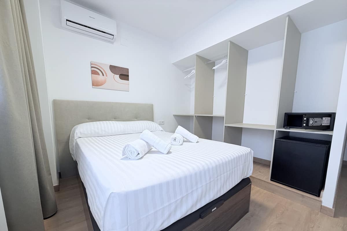 Basic Double Room, Balcony | In-room safe, free WiFi