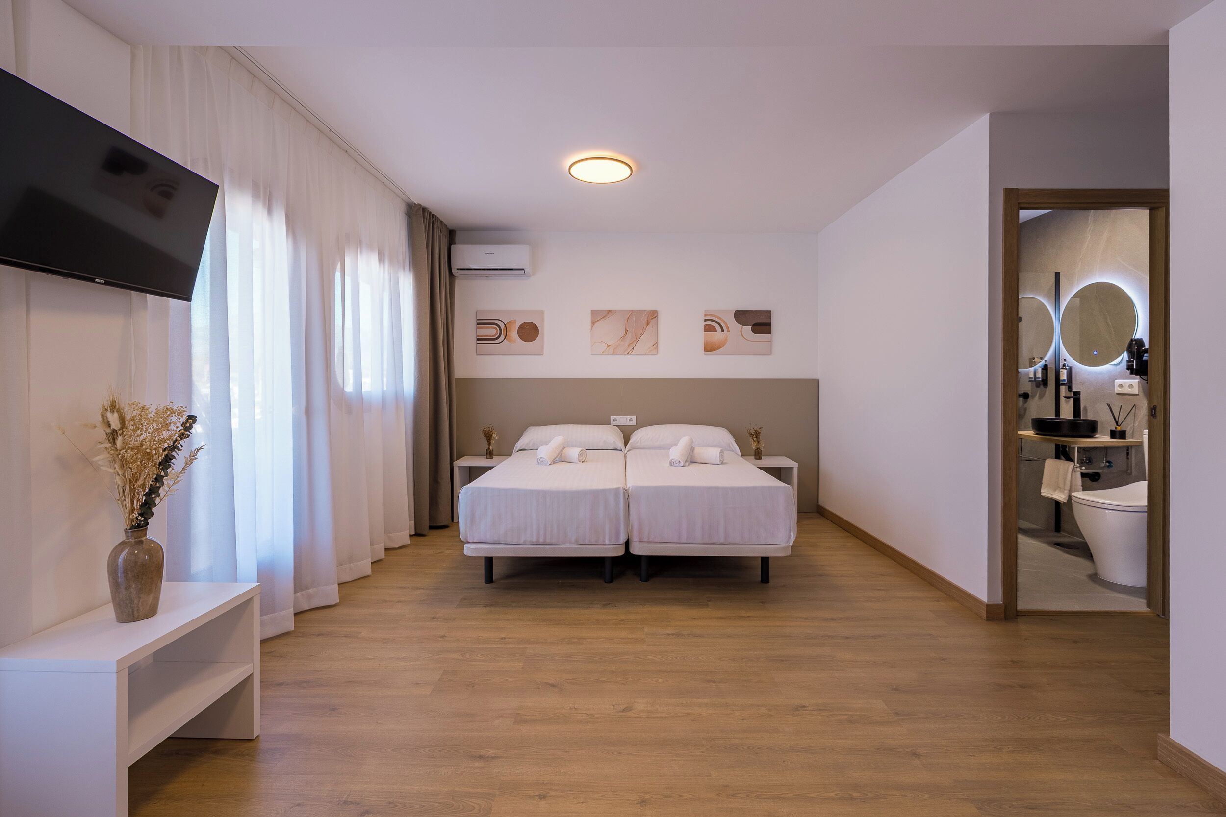 Basic Quadruple Room, Balcony