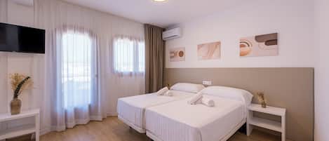 Basic Quadruple Room, Balcony