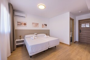 Basic Quadruple Room, Balcony - La posada boutique rooms  (L'Alfàs del Pi)
