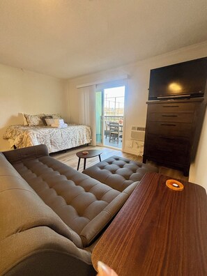 WiFi, bed sheets - Bright apartment in fantastic Newport Beach near the beach (Newport Beach)