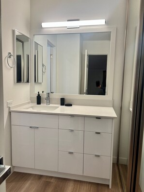 Towels, toilet paper - Bright apartment in fantastic Newport Beach near the beach (Newport Beach)