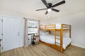 WiFi, bed sheets - Coastal Cowgirl Retreat Near Beach + Downtown (St. Petersburg)
