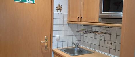 Fridge, stovetop, coffee/tea maker, toaster