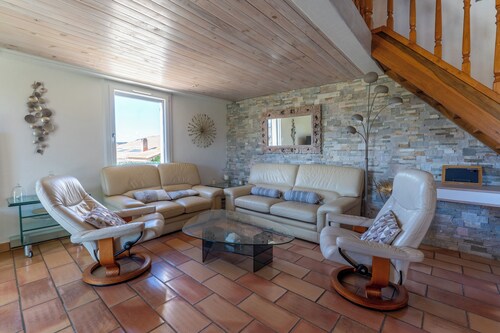 Riad Provençale, with swimming pool, near a village located between sea and mountains.