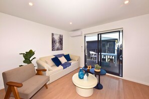 TV - Central Christchurch Base for Your Stay (Christchurch)