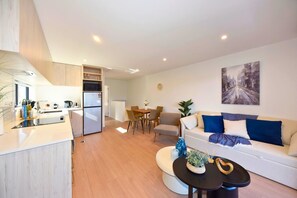 TV - Central Christchurch Base for Your Stay (Christchurch)