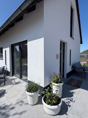 Terrace/patio - Cabin - Tinyhouse in a quiet location in the Weserbergland - ideal for switching off (Hessisch Oldendorf)