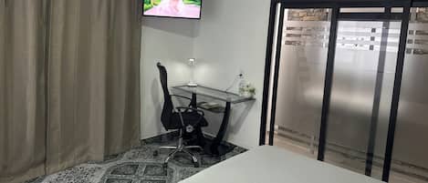 1 chambre, fer et planche Ă repasser, Wi-Fi, draps fournis
