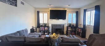 Spacious 4-bedroom house with AC in serene Glendale