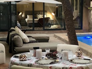 Deluxe-dobbeltværelse - terrasse - udsigt til dal | Udendørs spisemuligheder