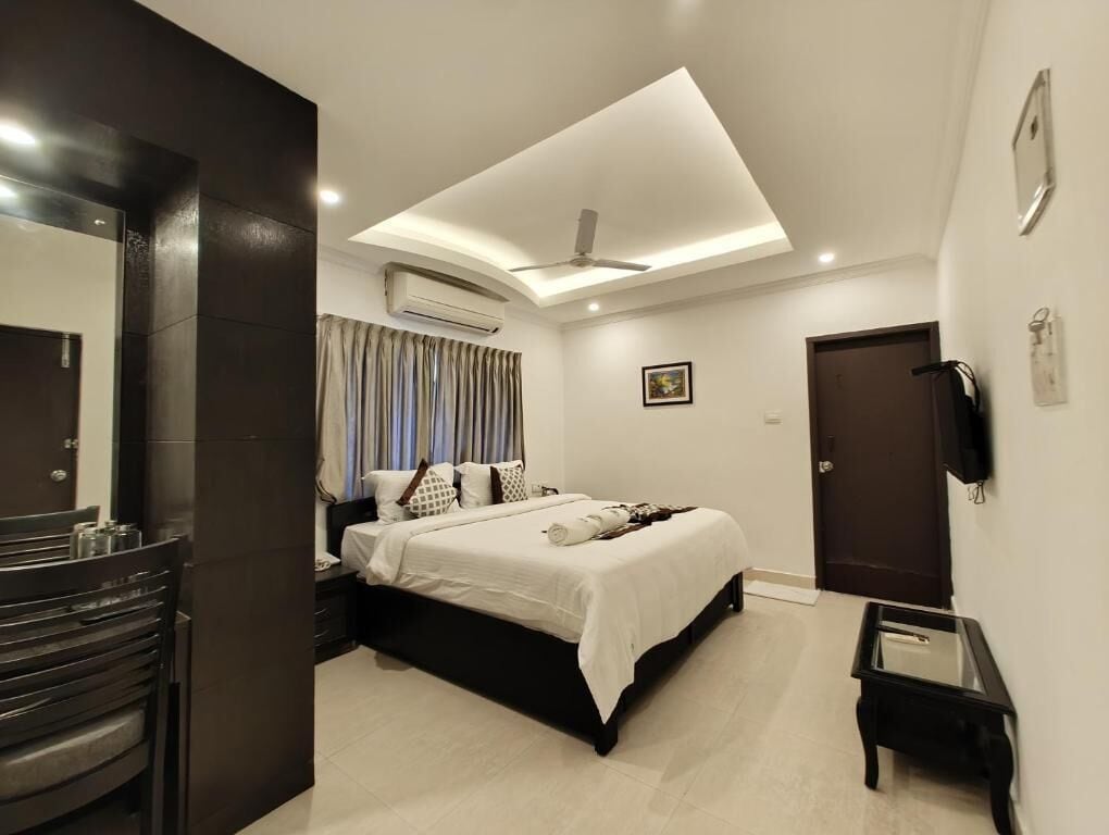 In-room safe, soundproofing, iron/ironing board, free WiFi