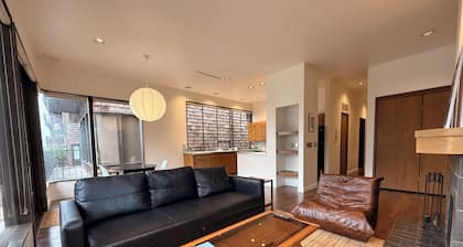 Mid Century Modern 2-bedroom apartment in the heart of Seattle