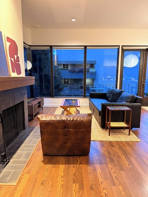 Living area - Mid Century Modern 2-bedroom apartment in the heart of Seattle (Seattle)