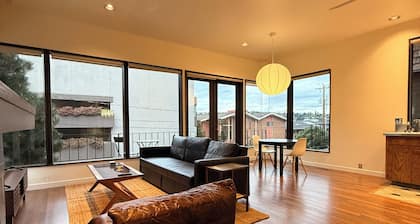 Mid Century Modern 2-bedroom apartment in the heart of Seattle