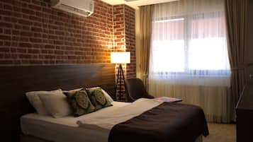 In-room safe, desk, laptop workspace, free WiFi