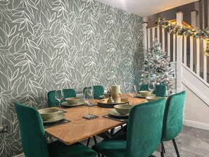 Dining - 3 bedroom accommodation in Guide (Guide)