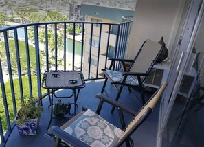 Property grounds - Waikiki condo/2 bedroom/FREE parking /4beds (Honolulu)
