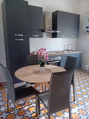 Dining - Apartment all' Italiana near Milan_trains every 15 min to Milan (Cesate)