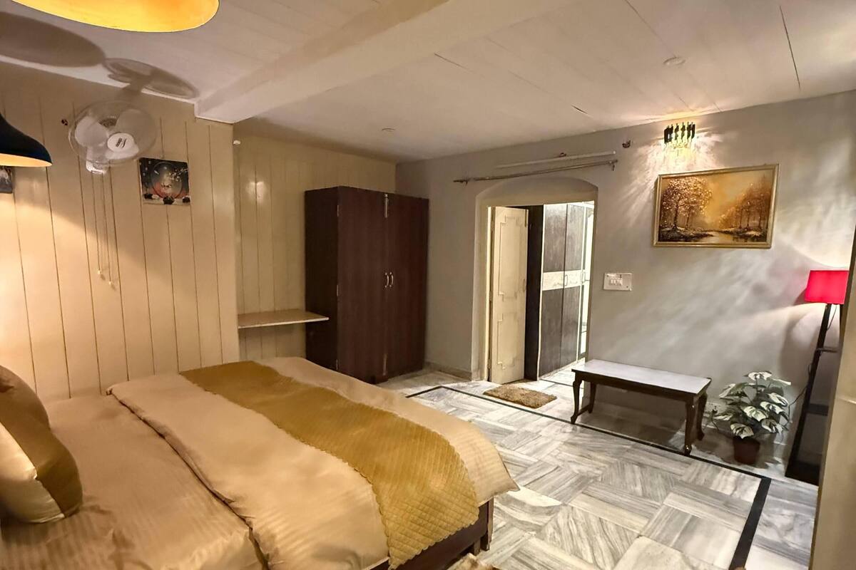 Luxury Apartment, Hill View