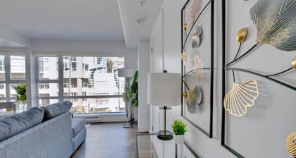 Modern 2BR/2BA Retreat • King Bed • Desk • Views